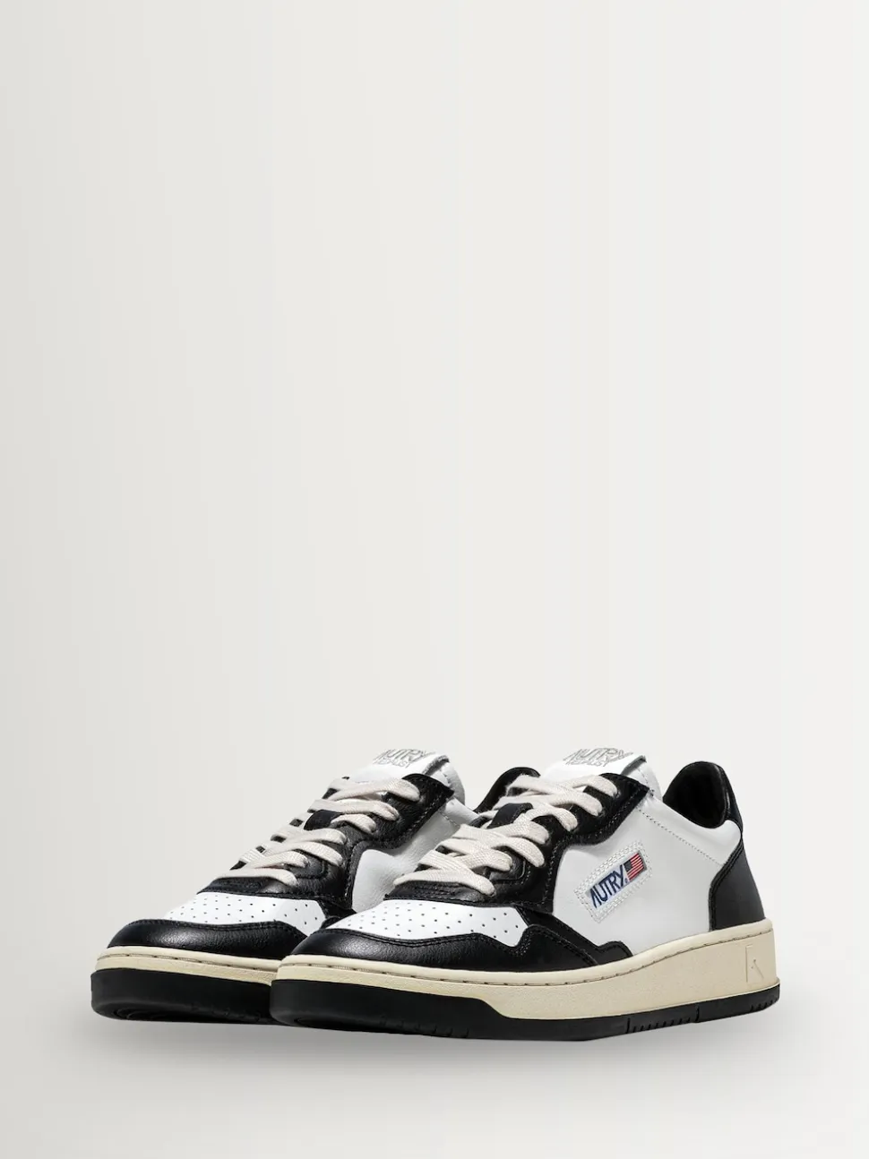 AUTRY Black Mans Medalist Low Trainers