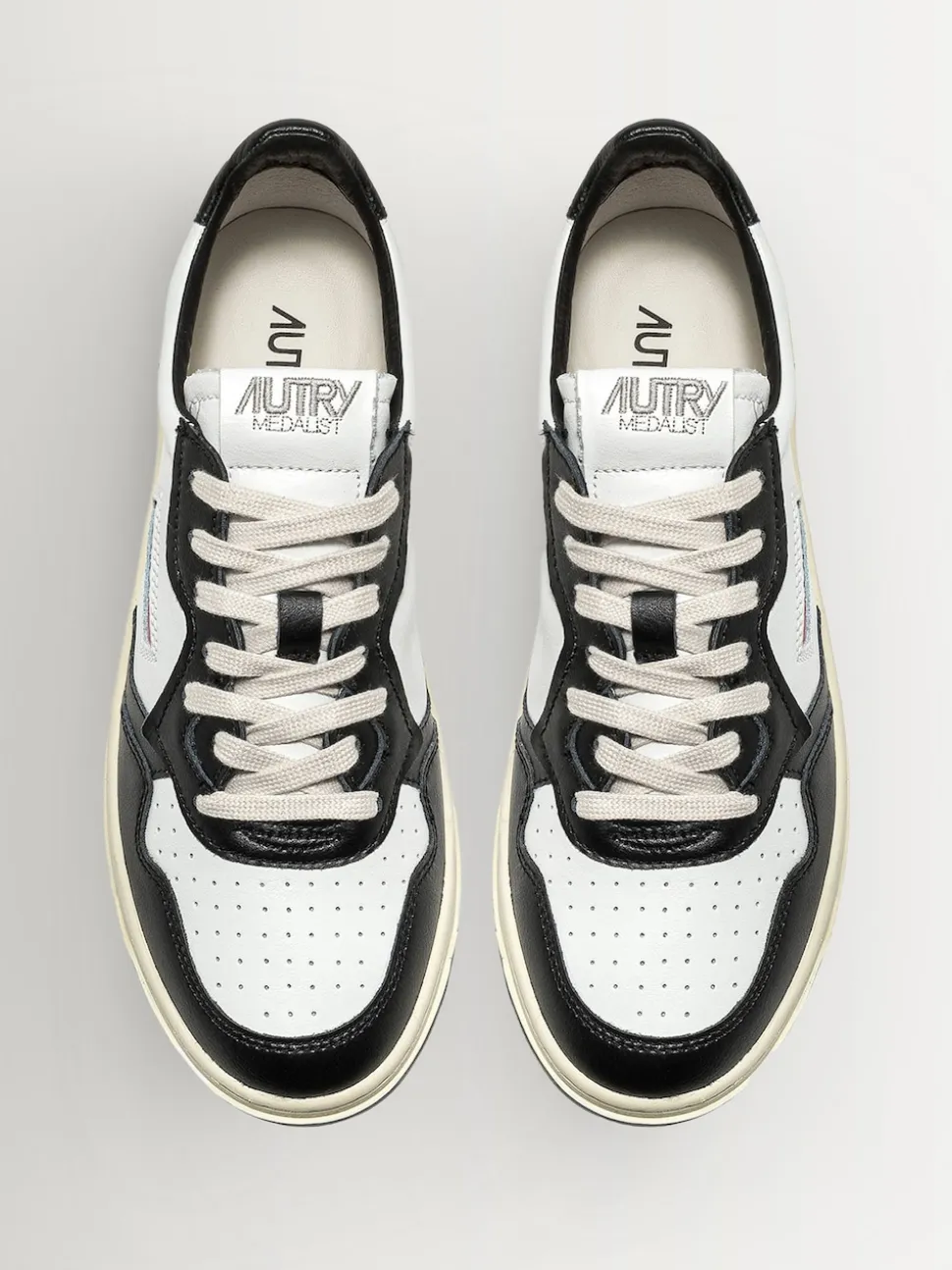 AUTRY Black Mans Medalist Low Trainers
