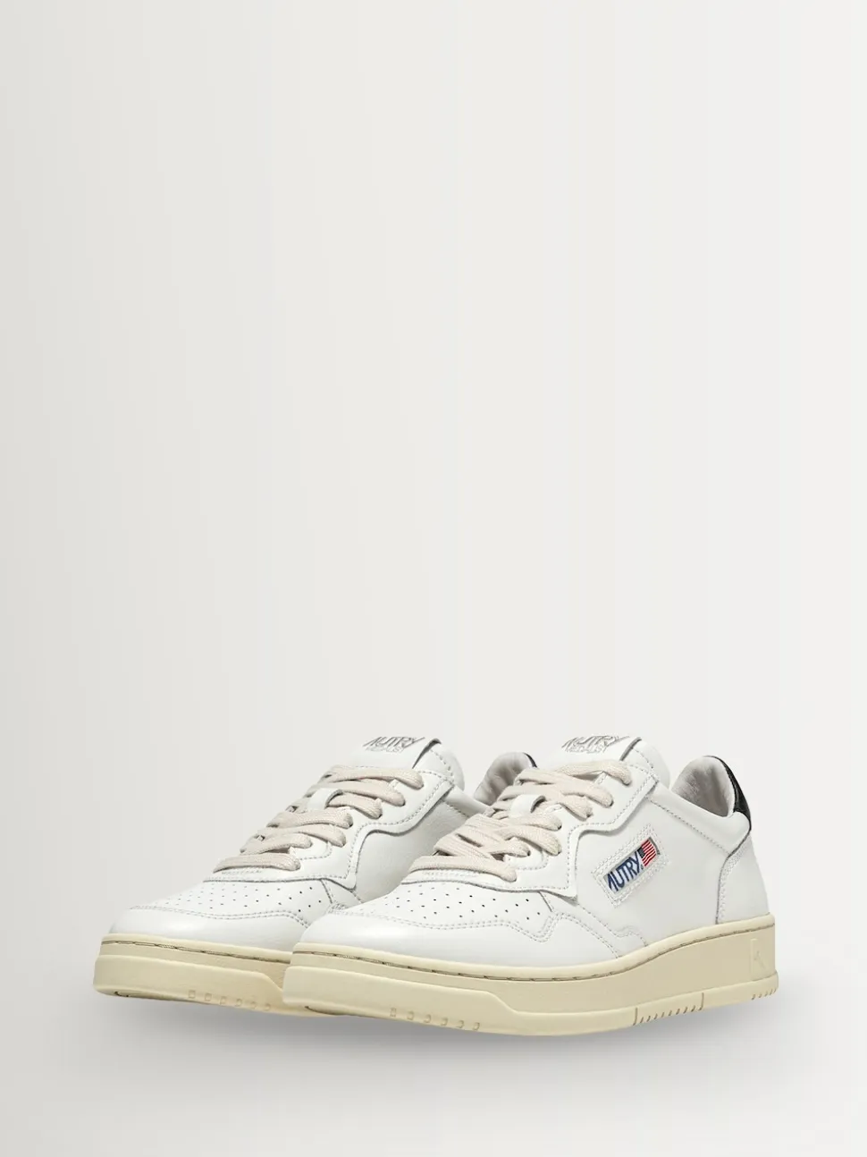 AUTRY Black Mans Medalist Low Trainers