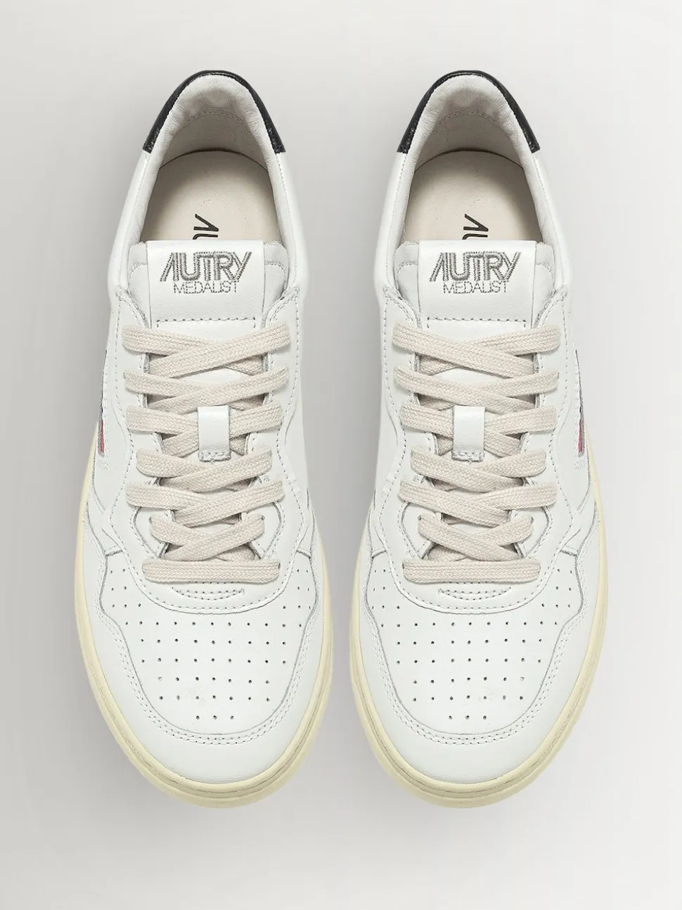 AUTRY Black Mans Medalist Low Trainers