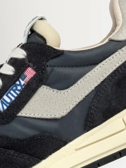 Autry Black Mans Reelwind Low Trainers