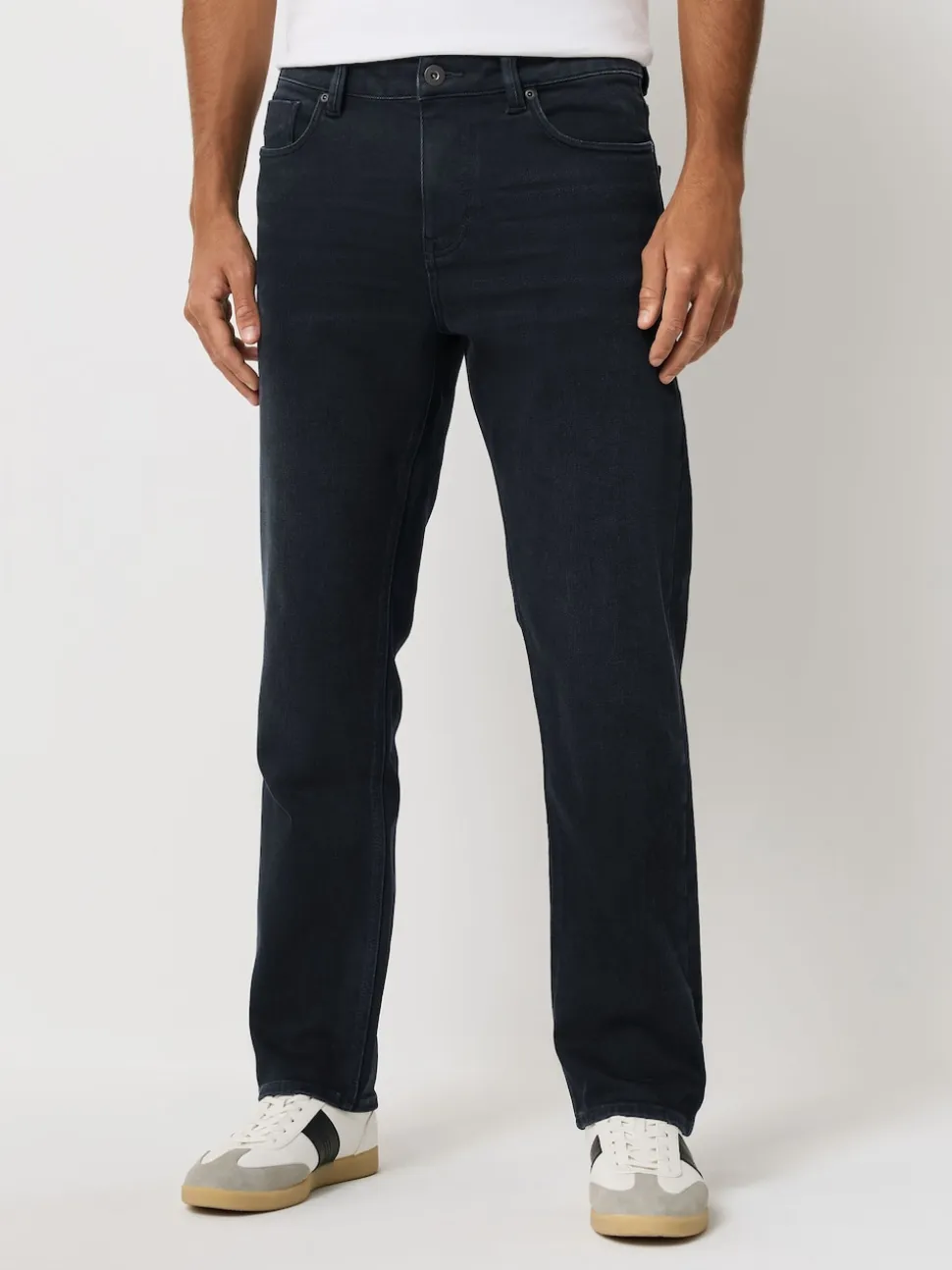 Black - ThermoGen Straight Fit Motionflex Jeans