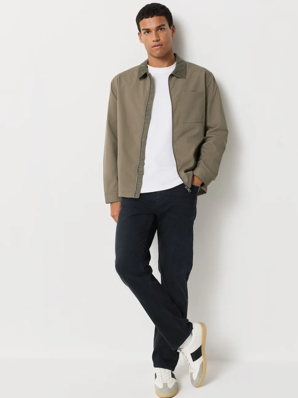 Black - ThermoGen Straight Fit Motionflex Jeans