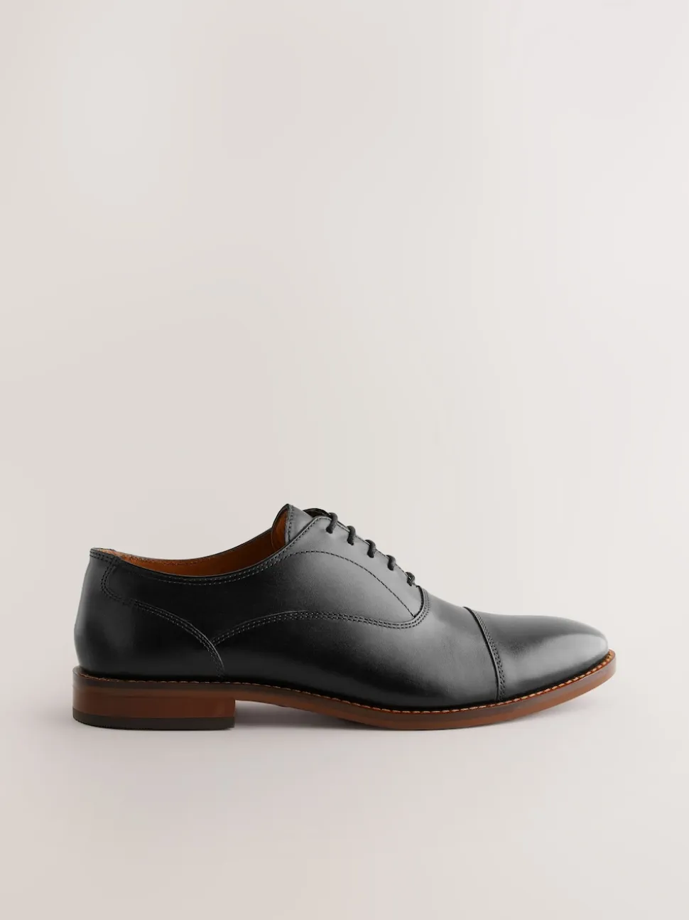 Black Contrast Sole Leather Oxford Toecap Shoes