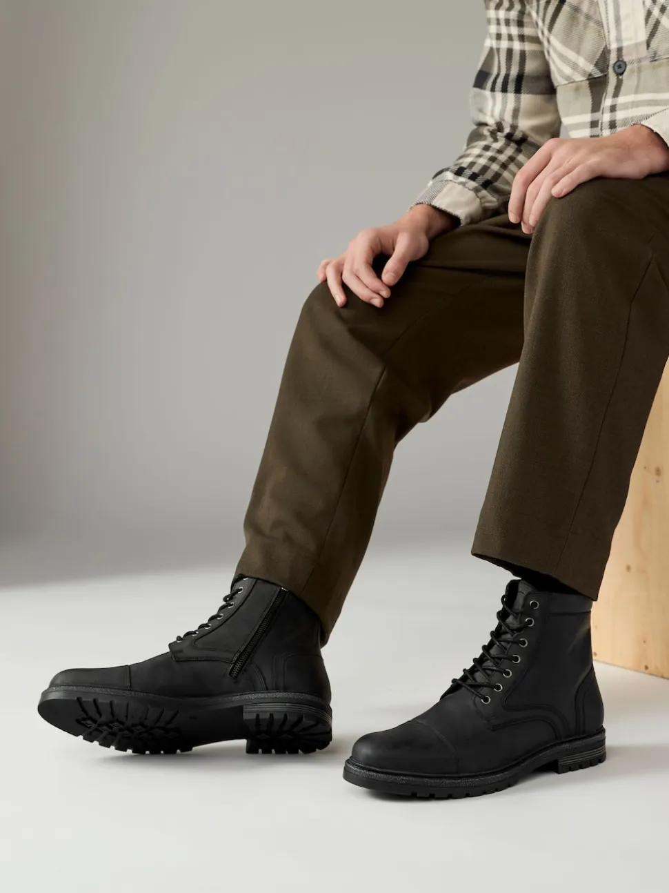 Black Leather Toe Cap Zip Up Boots