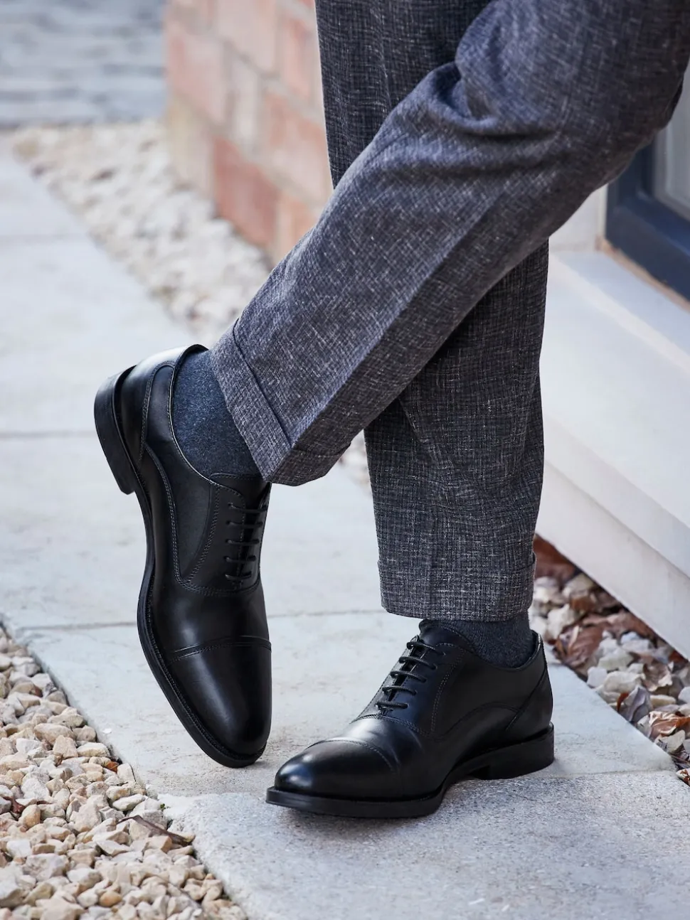 Black Standard Fit Leather Oxford Toecap Shoes