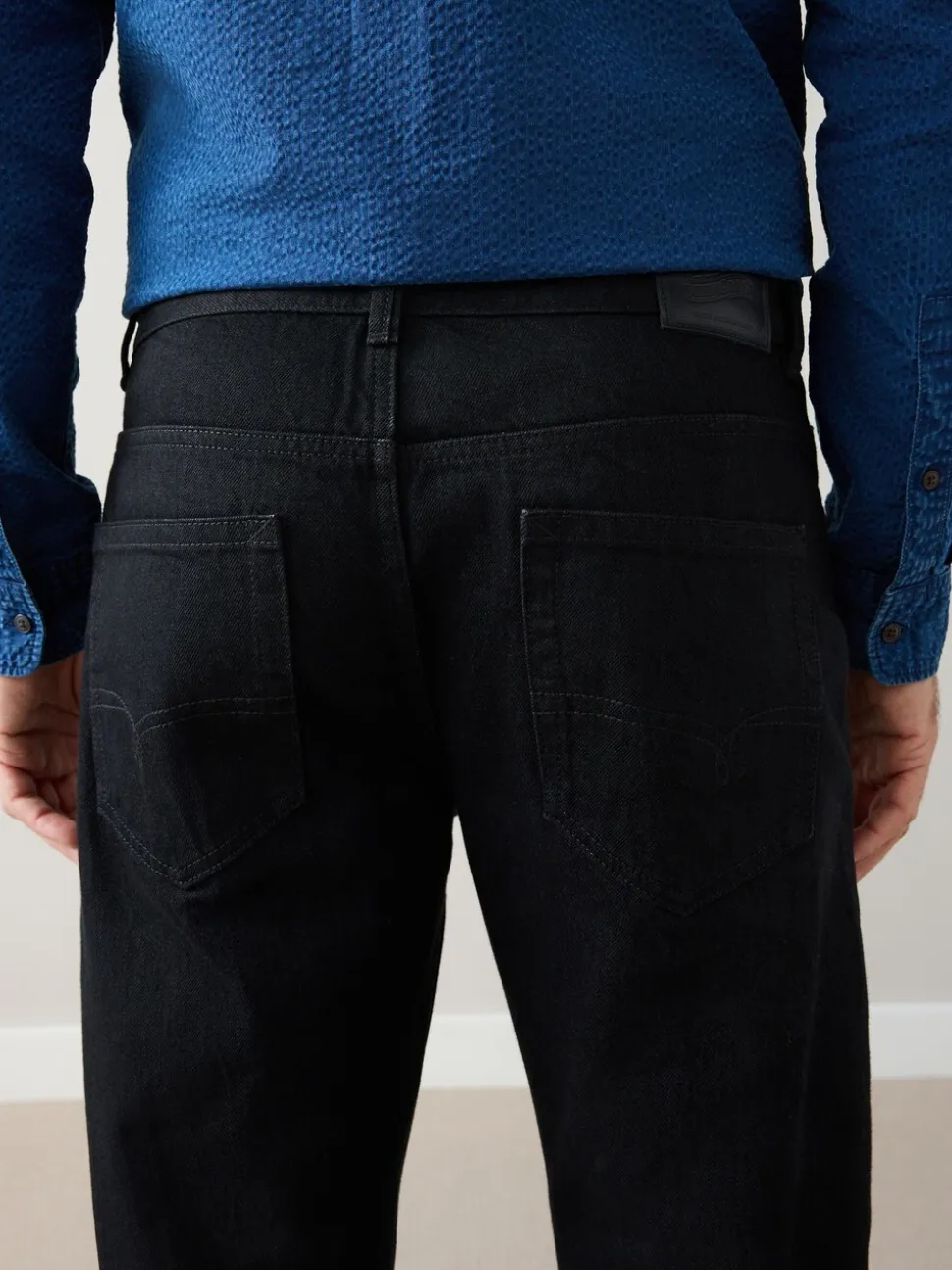 Black Straight Fit Signature Selvedge Denim Jeans