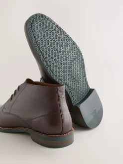 Brown Contrast Sole Leather Chukka Boots
