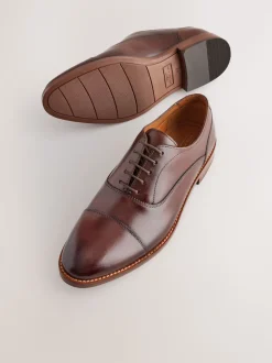 Brown Contrast Sole Leather Oxford Toecap Shoes