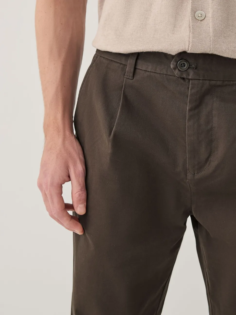 Brown Regular Tapered Fit Single Pleated Stretch Chinos Trousers