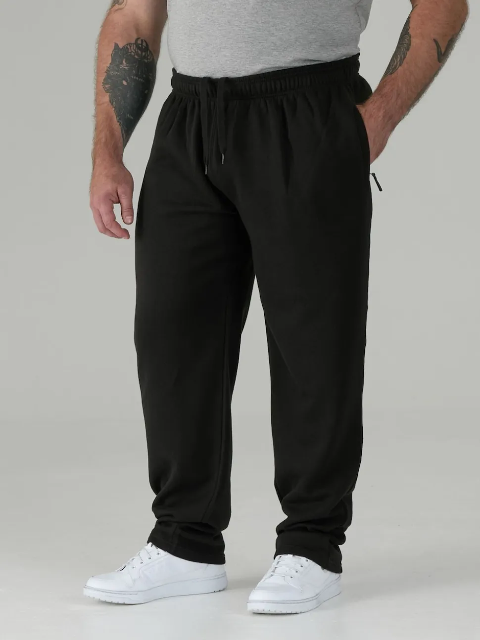 D555 Black ALBERT Jogging Bottoms With Open Hem and Zipper Pockets