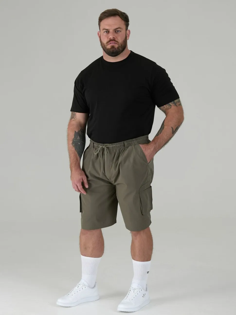 D555 Green NICK Cargo Shorts With Shaped Leg Pockets