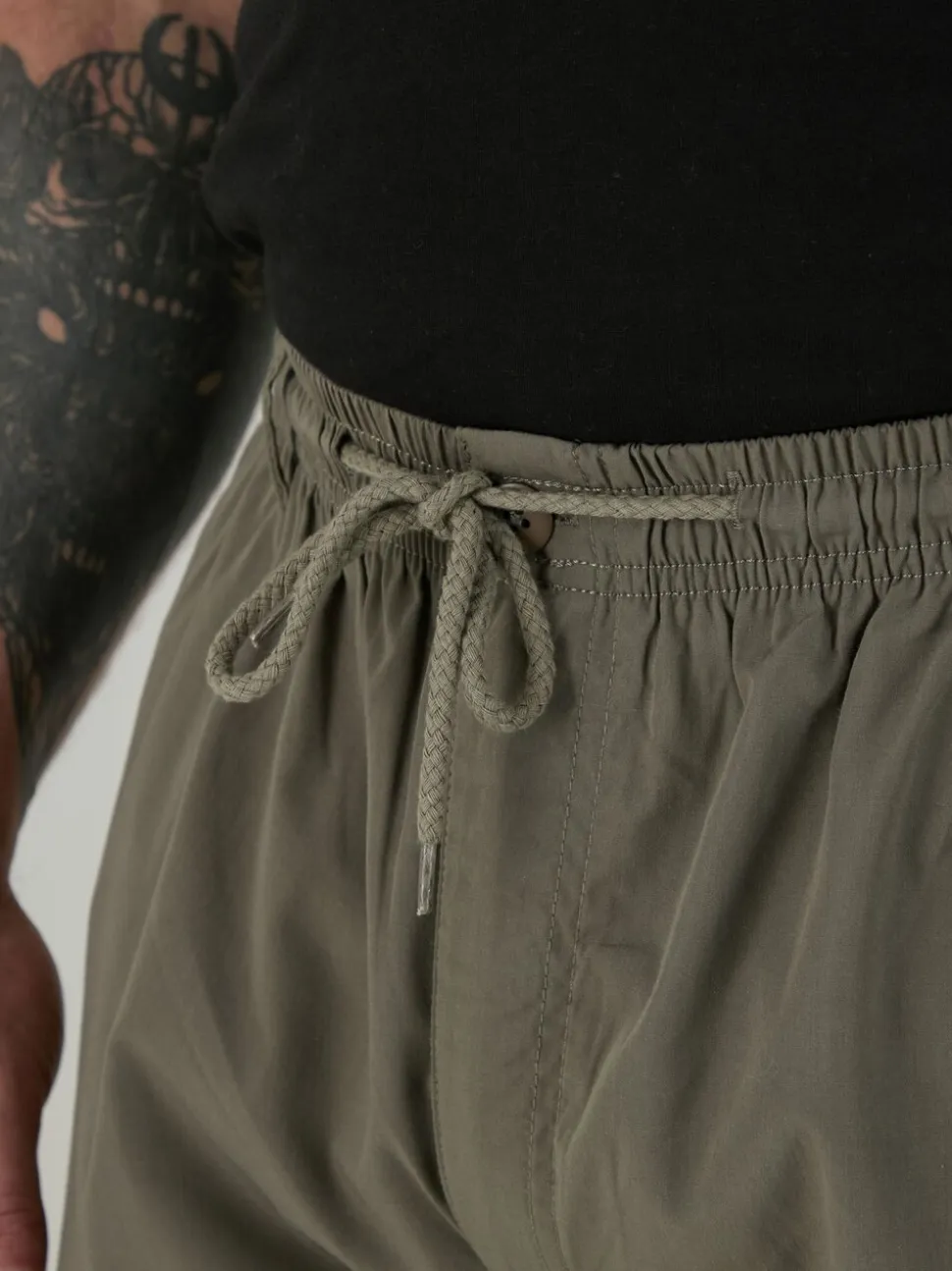 D555 Green NICK Cargo Shorts With Shaped Leg Pockets