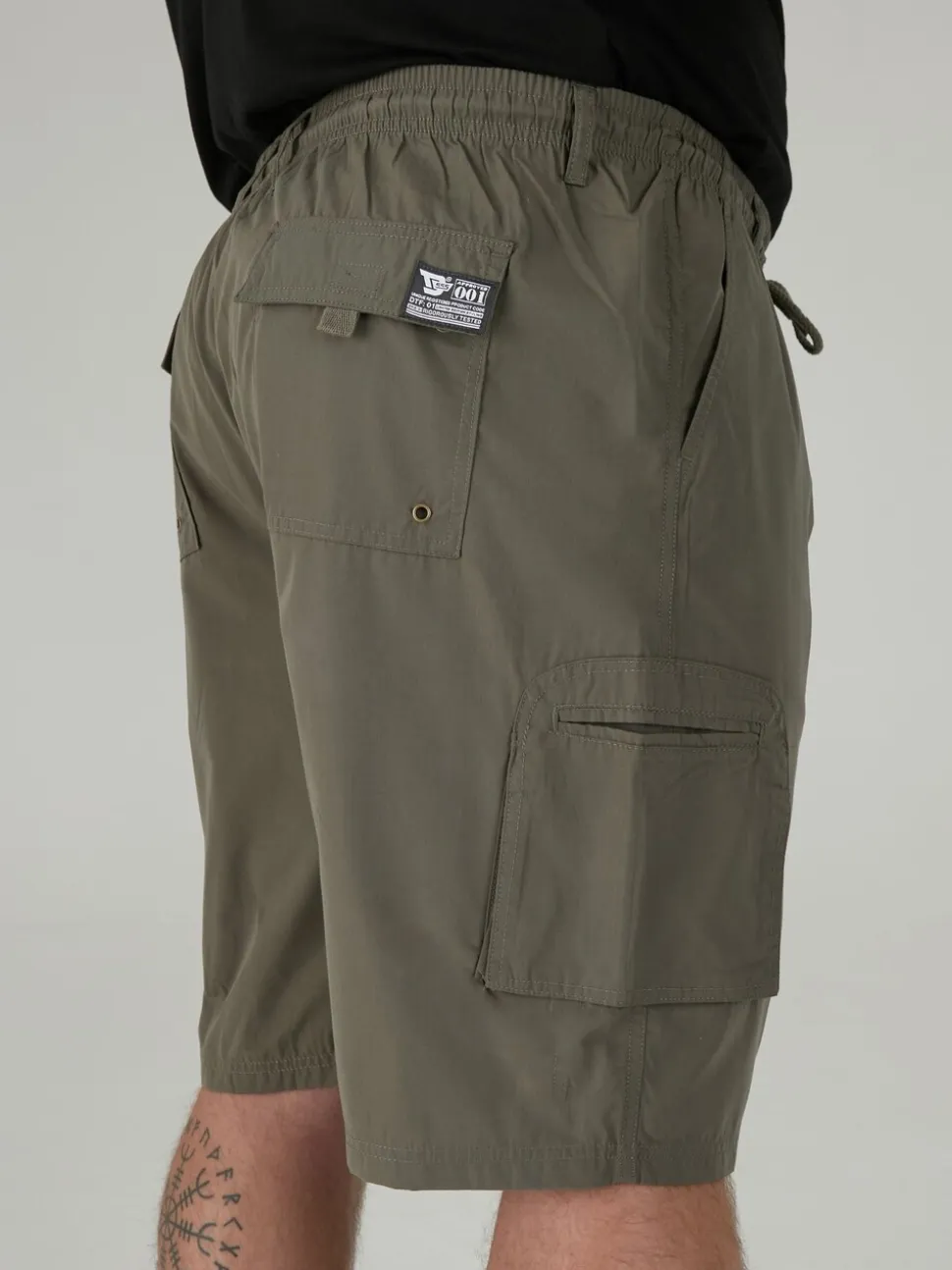 D555 Green NICK Cargo Shorts With Shaped Leg Pockets