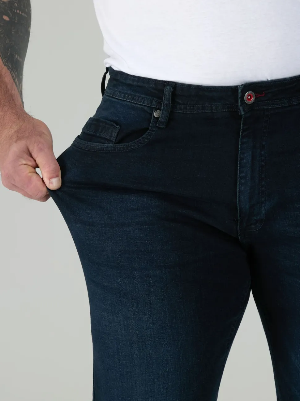 D555 Navy CEDRIC Tapered Fit Stretch Jeans
