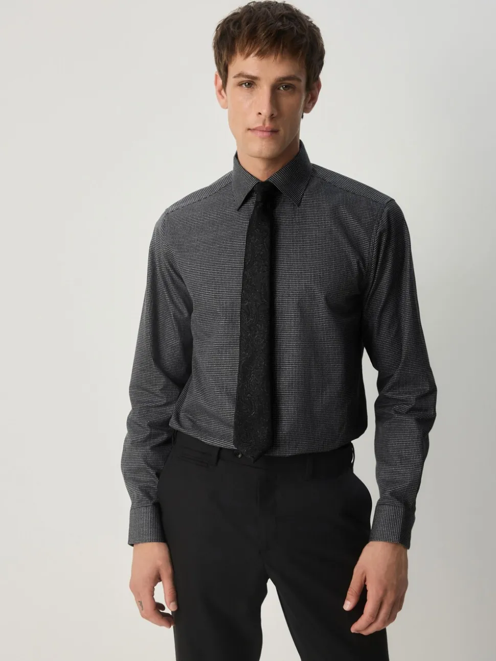 Grey Texture/ Black Paisley Regular Fit Shirt And Tie Party Pack