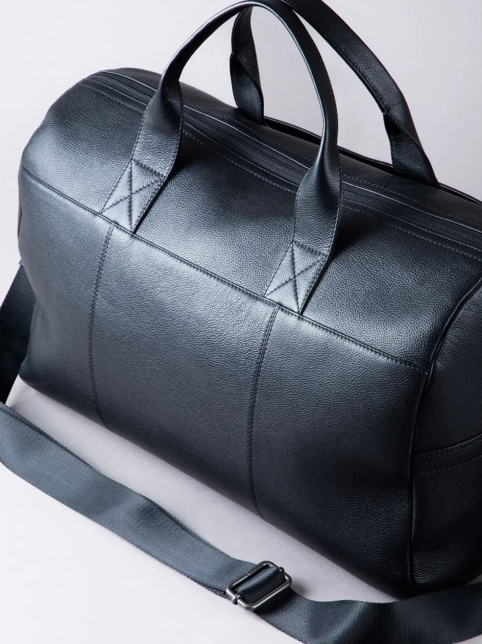 Lakeland Leather Black Crummock Holdall