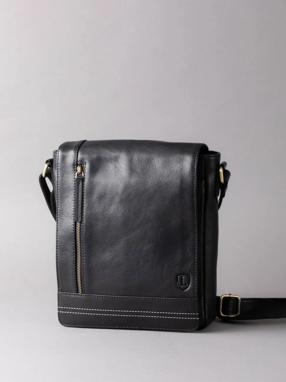 Lakeland Leather Black Medium Keswick Messenger Bag