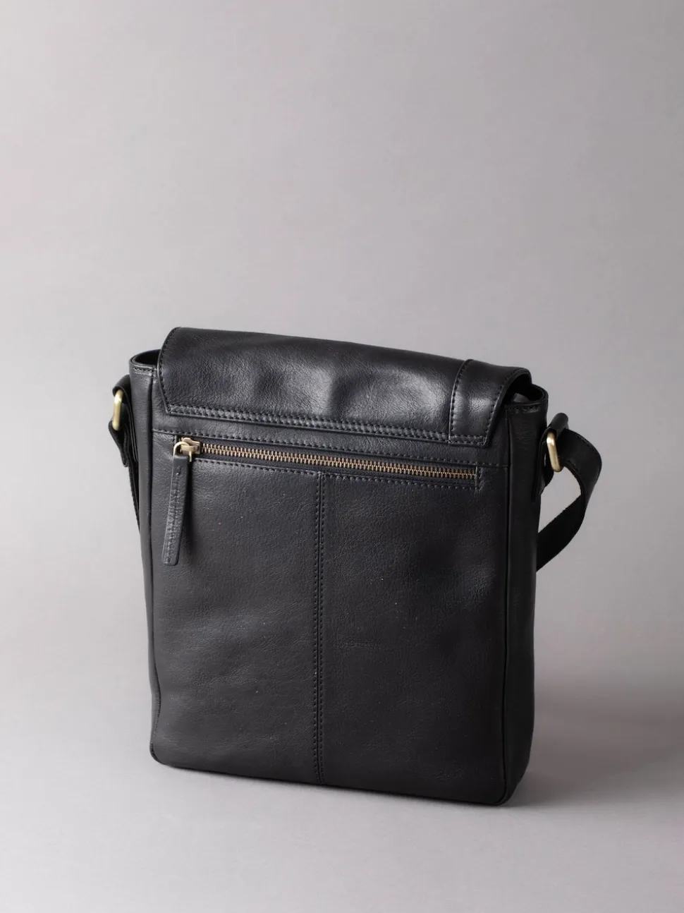 Lakeland Leather Black Medium Keswick Messenger Bag