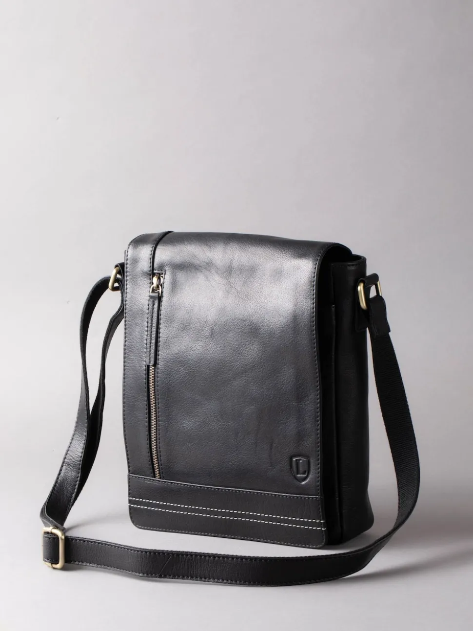 Lakeland Leather Black Medium Keswick Messenger Bag