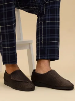 Lazy Dogz Blue Columbus III Hook and Loop Slippers