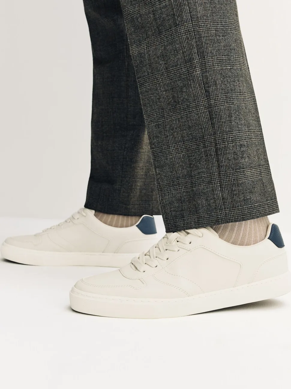 Neutral Low Court Trainers