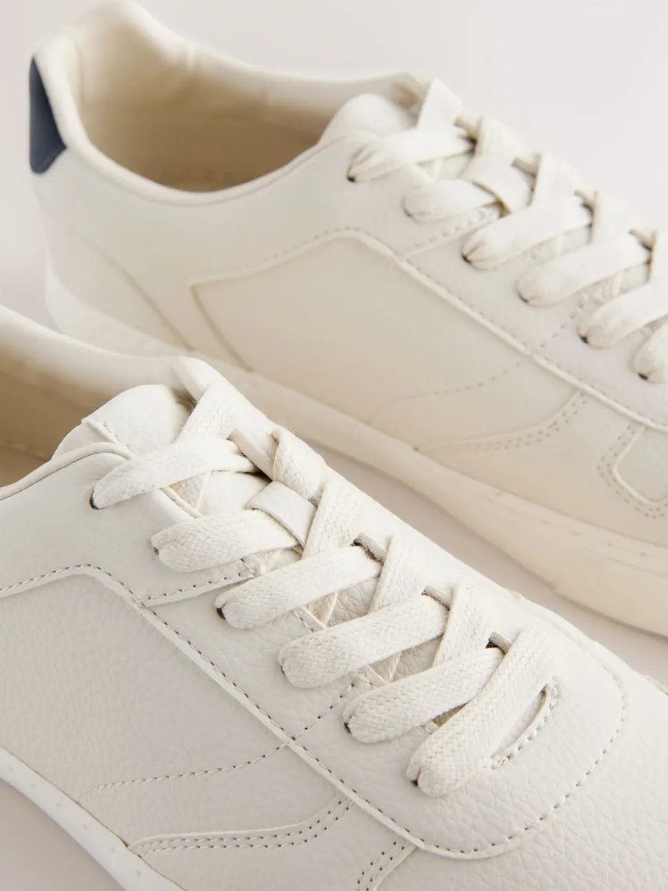 Neutral Low Court Trainers