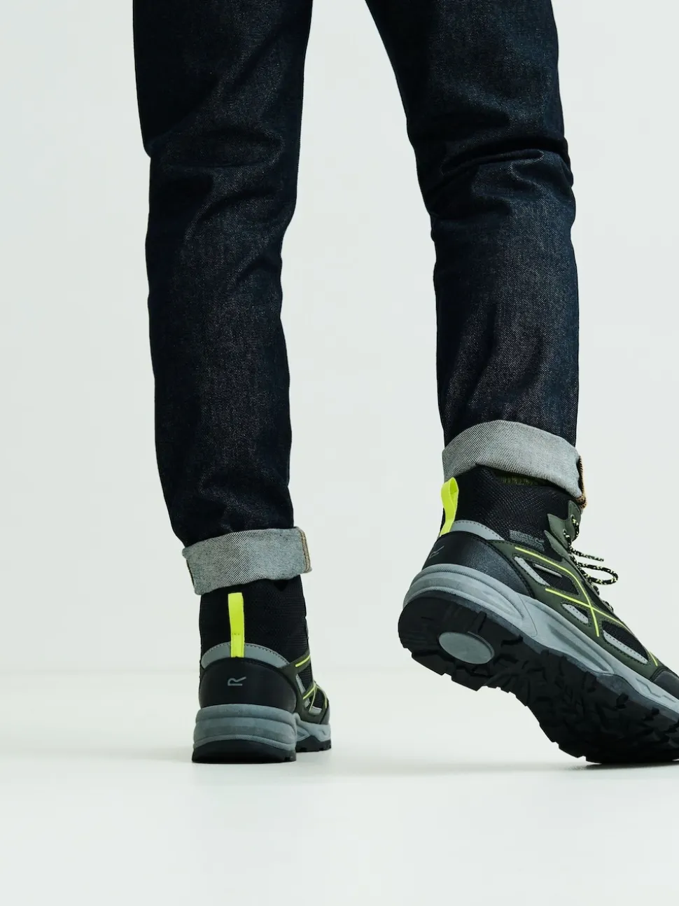 Regatta Green Mens Vendeavour Waterproof Hiking Boots