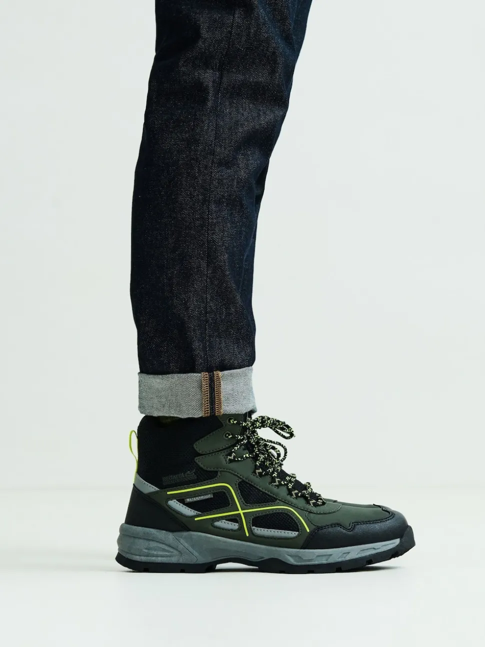 Regatta Green Mens Vendeavour Waterproof Hiking Boots