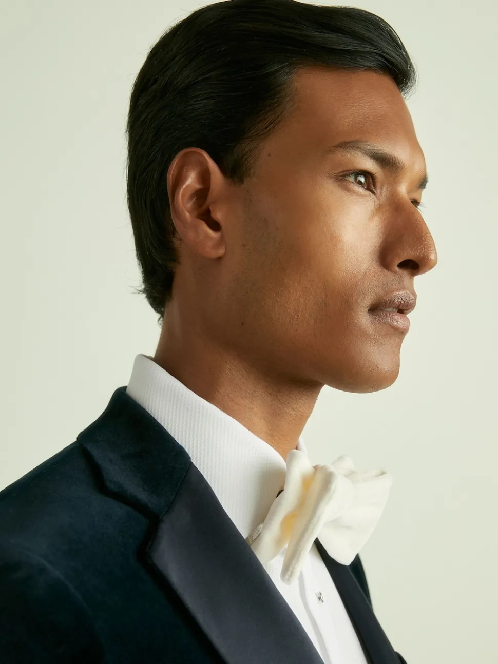 Reiss Ivory Hike Velvet Bow Tie
