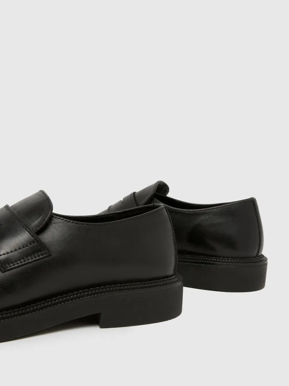Schuh Black Rykard Leather Loafers