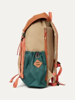 Sealskinz Buckenham Hiking Brown Rucksack