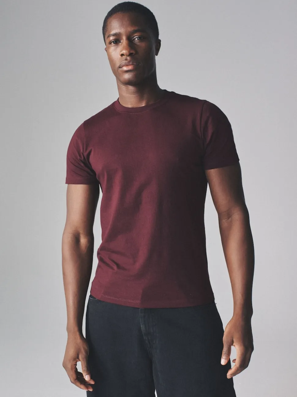 The Set Slim Fit 7 Pack Slim Fit Short Sleeve Cotton T-Shirts Black/Green/Red/White