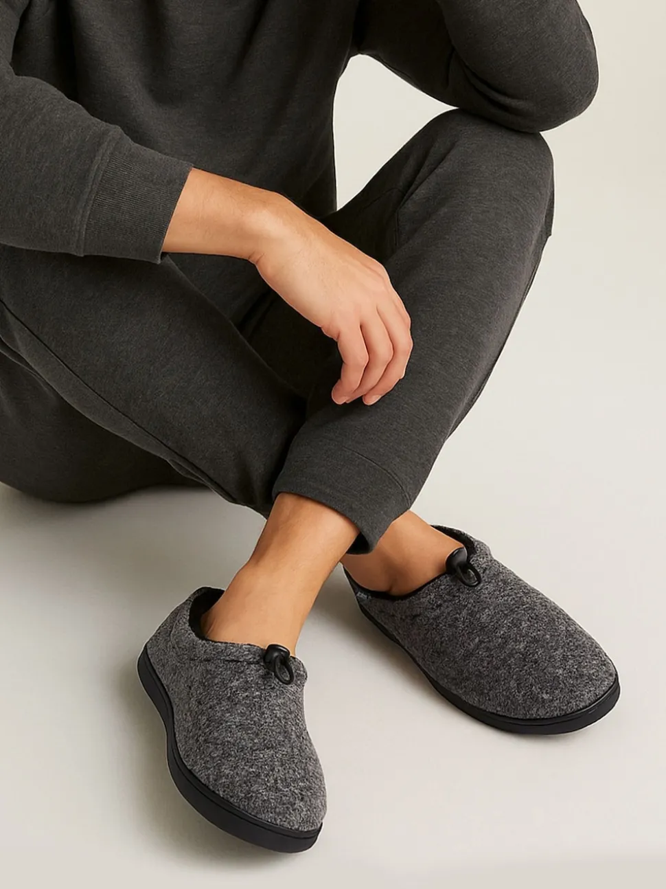Totes Grey Isotoner Mens Felt Full Back Slippers With Pull Toggle