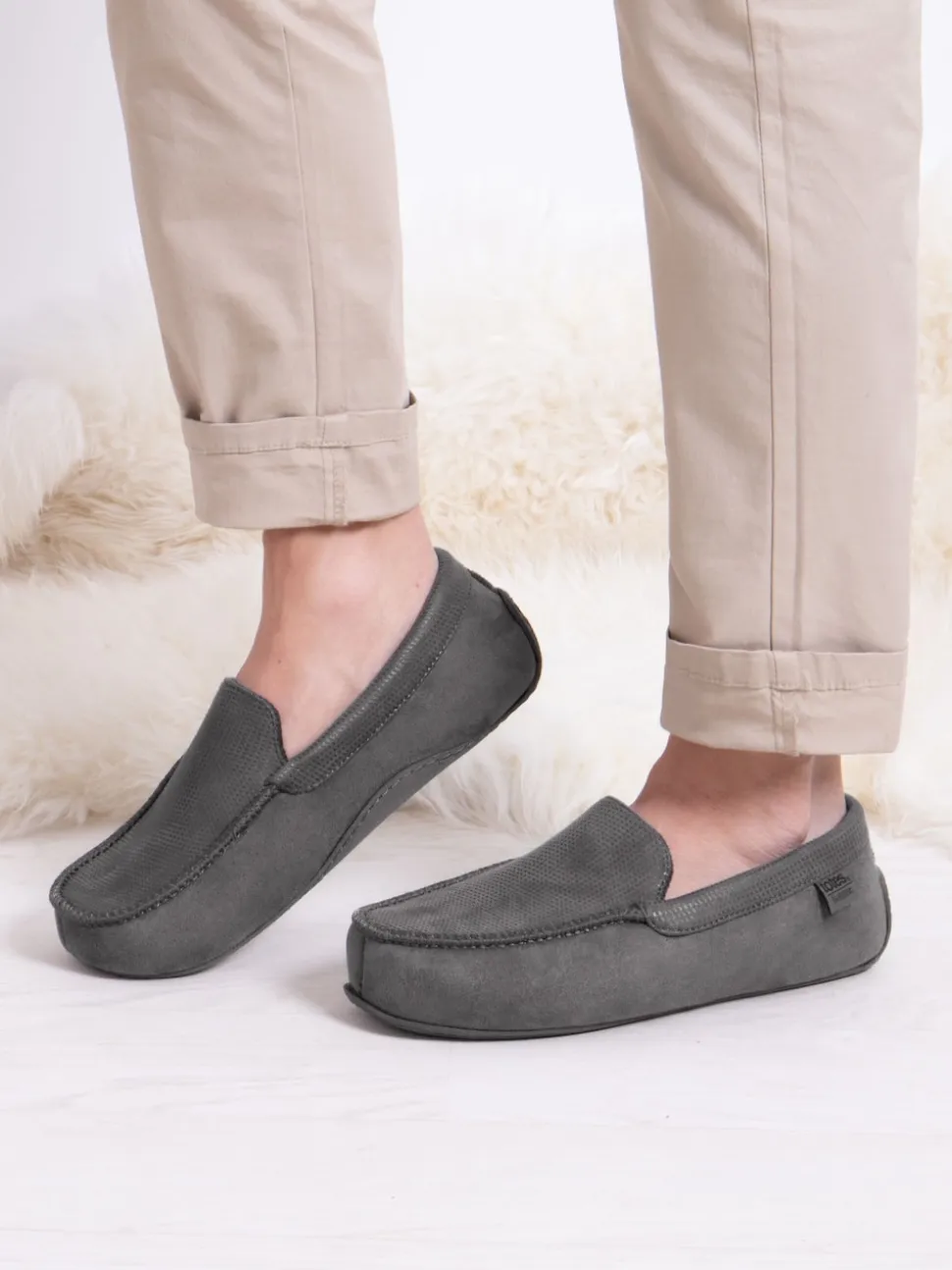 Totes Grey Mens Isotoner Square Patterned Smart Moccasin Slippers