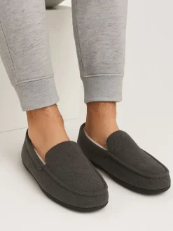Totes Grey Toasties Mens Felt Moccasin Slippers With Sherpa Lining