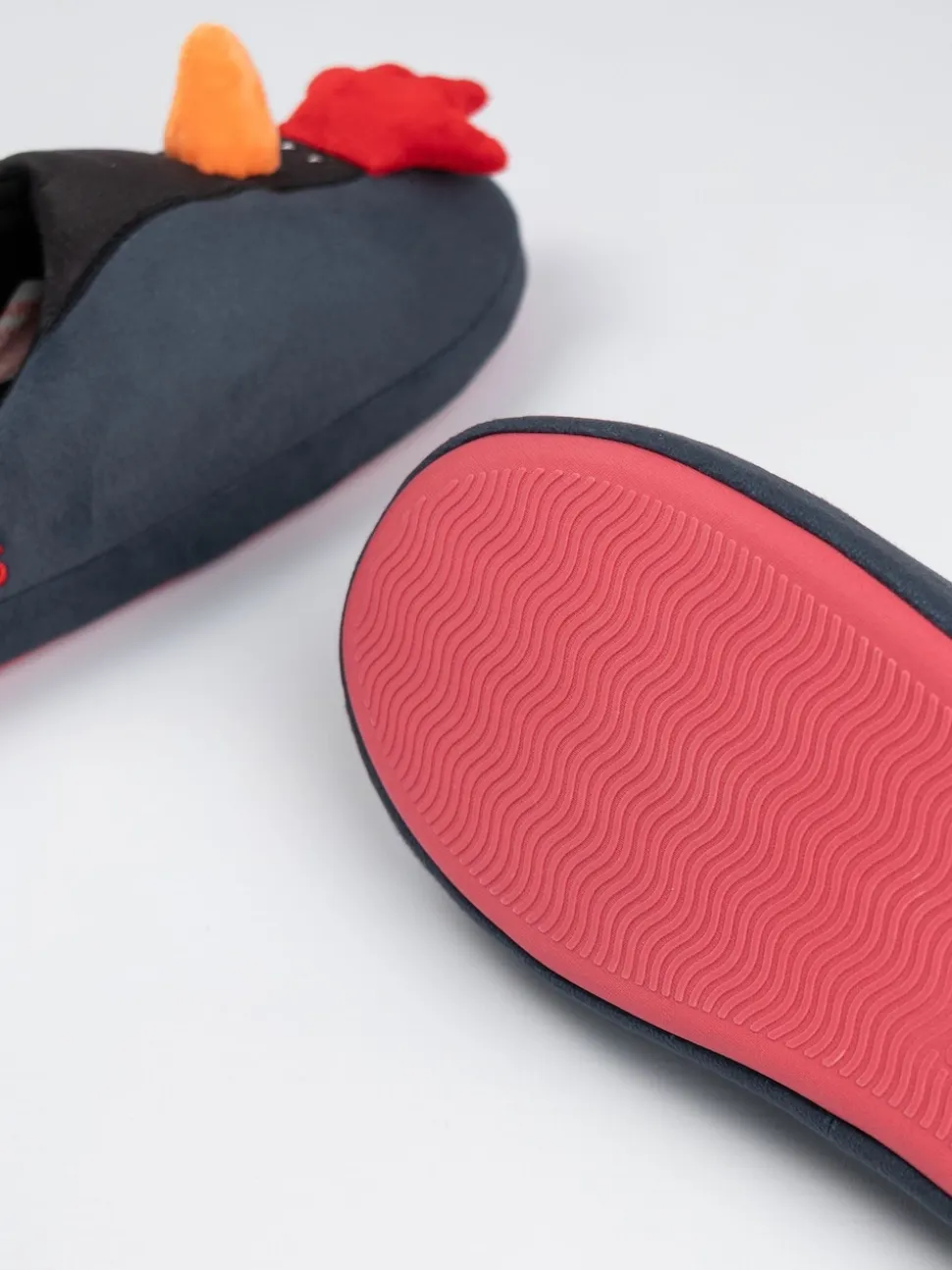 Vanilla Underground Grey Wallace And Gromit Feathers McGraw Slippers