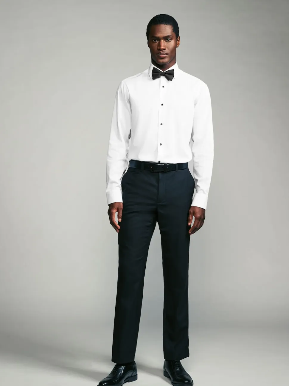 White Textured/Black Bow Tie Regular Fit Single Cuff Shirt And Bow Tie Pack